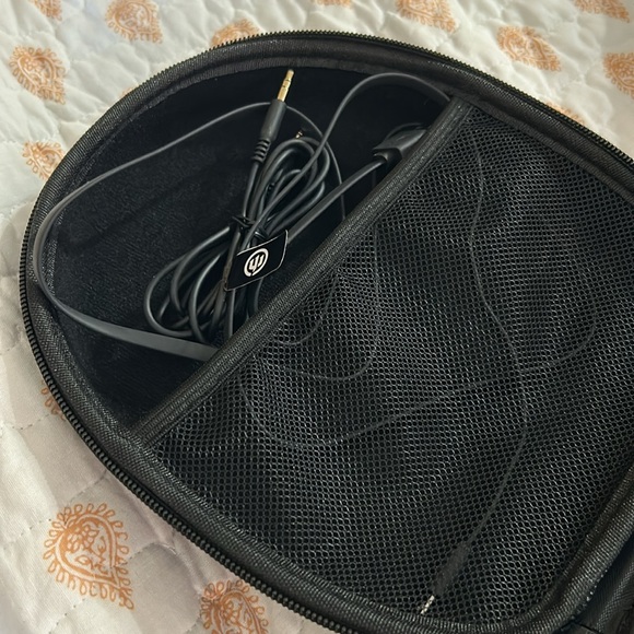 Wicked Audio Noise-Cancelling Headphones - Picture 7 of 8